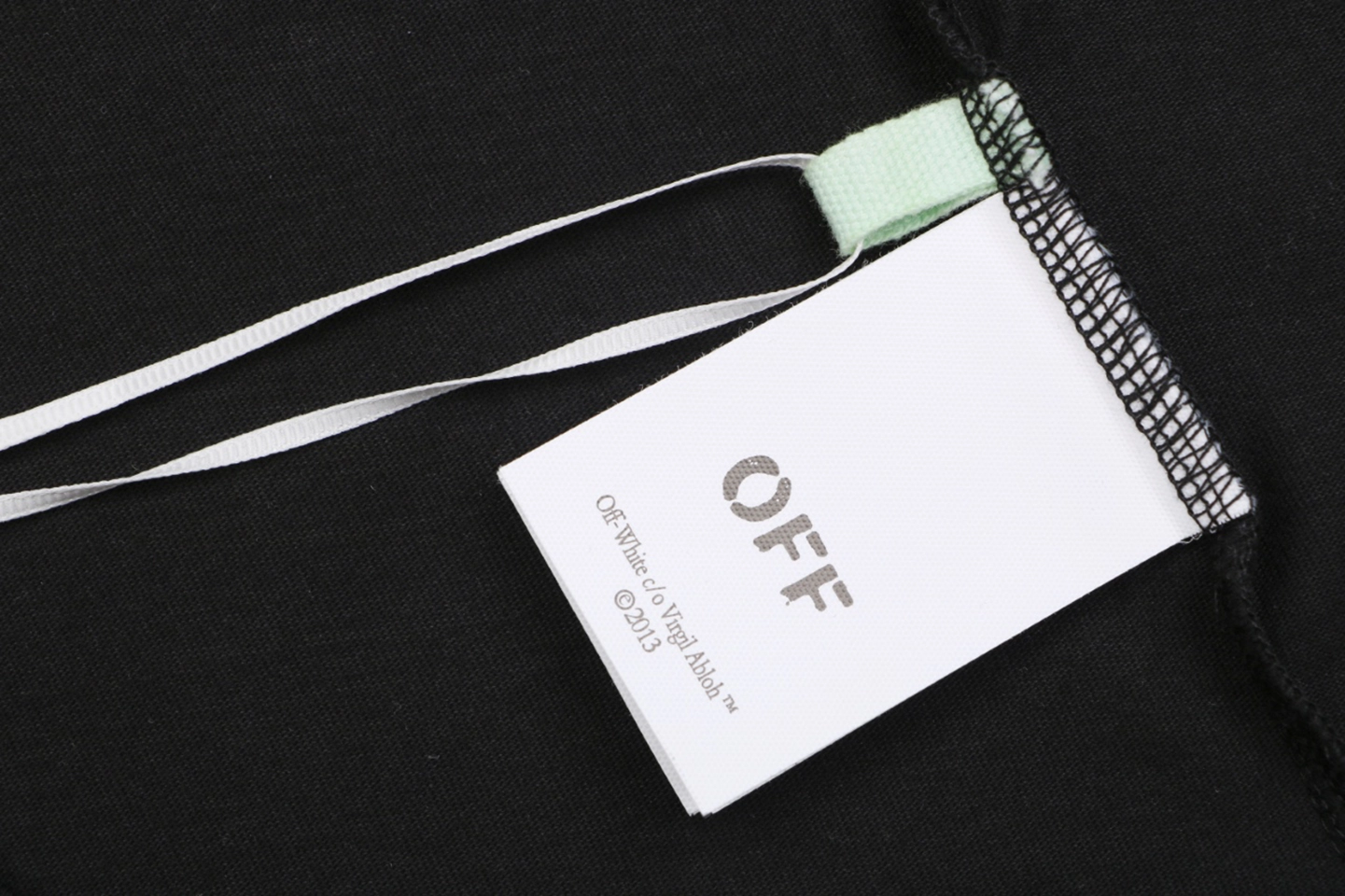 Off-White “Equestrian Arrow” Graphic T-Shirt Black Wash lebel
