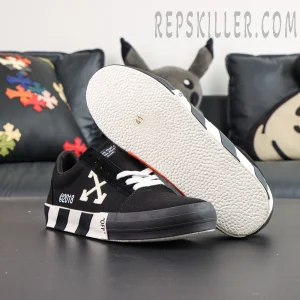 Off-White Vulc Low Top 'Black'4.jpg