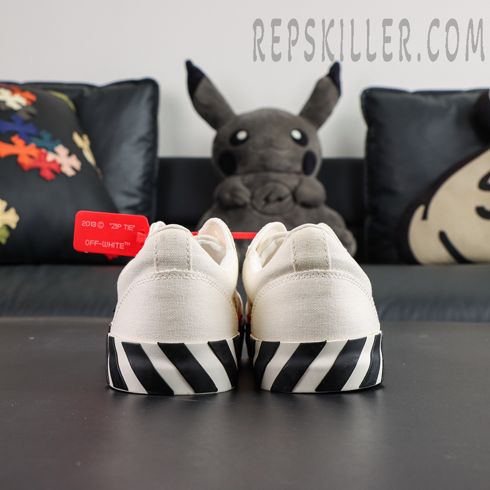 Off-White Vulcanized Low 'White Black'3.jpg