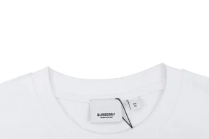 Burberry Blur Horseferry Knight Print T-Shirt Collar