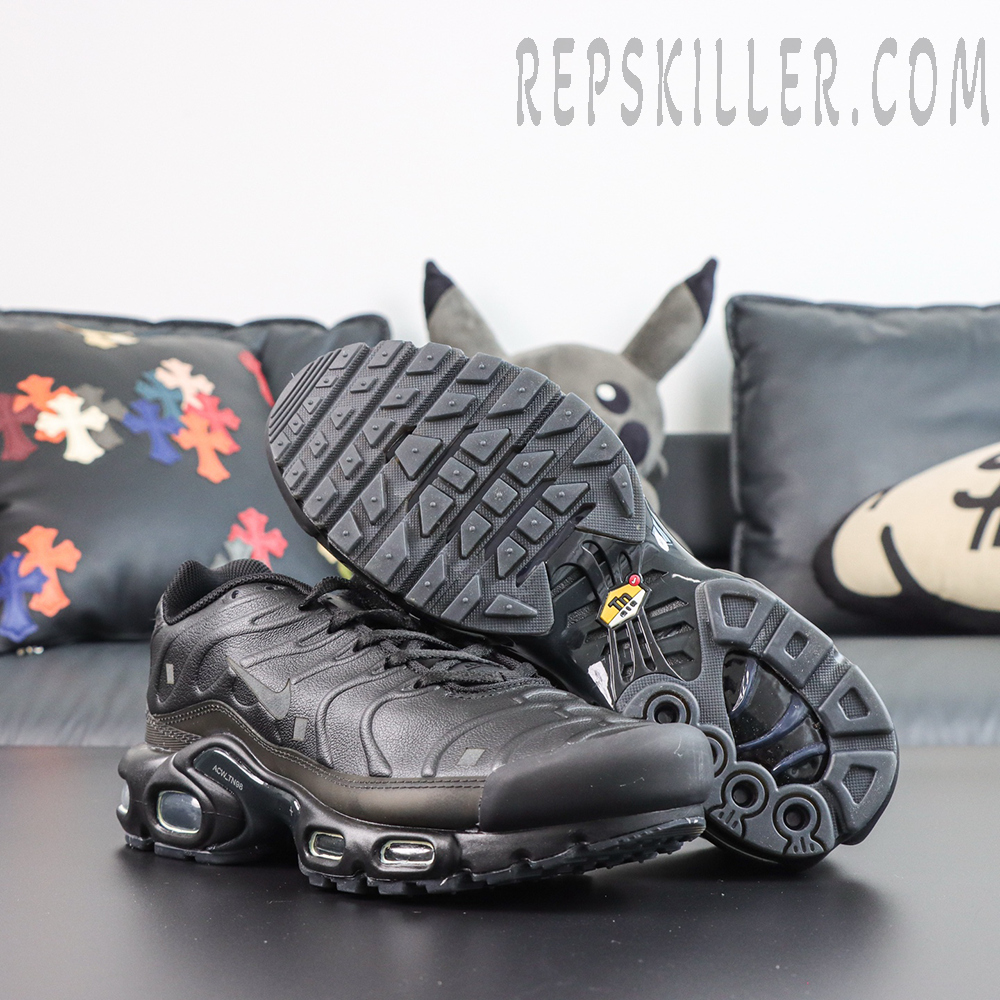 A-COLD-WALL x Nike Air Max Plus ‘Black’ outsole view featuring black rubber traction pods, Tn Air branding, and a structured midfoot support system