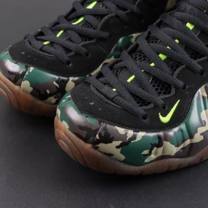 Nike Air Foamposite Pro ‘Green Camo’ toe box close-up featuring camouflage Foamposite shell, black lacing system and neon green embroidered Swoosh