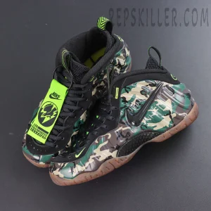 Nike Air Foamposite Pro ‘Green Camo’ top view featuring camouflage shell, black lacing system and neon green hang tag details