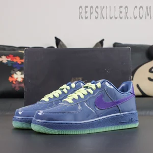 Nike Air Force 1 Low QS ‘Mystic Navy’ side pair view featuring a blue patent leather upper, purple Swoosh and lime green laces