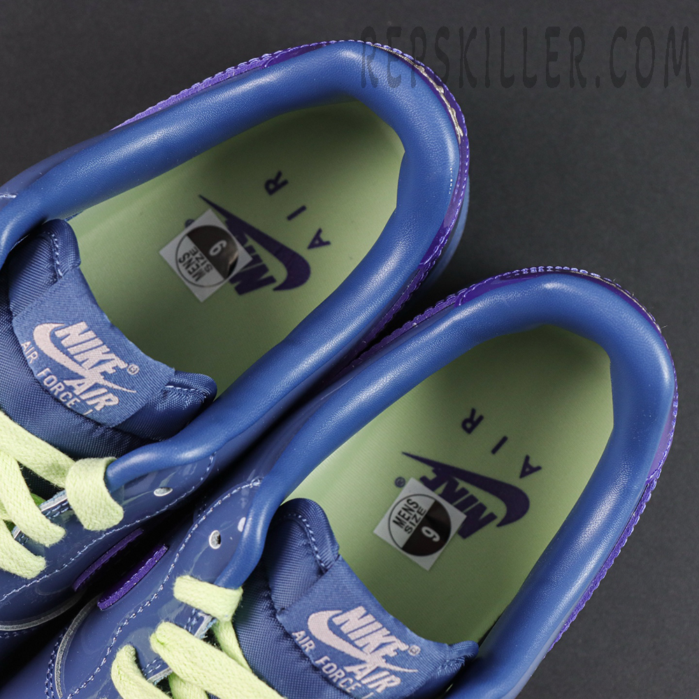 Nike Air Force 1 Low QS ‘Mystic Navy’ collar and insole view featuring green lining and Nike Air Force 1 branding details