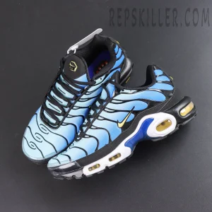 Nike Air Max Plus ‘Hyper Blue’ top view featuring a gradient blue upper, black laces, gold Swoosh, and classic Tuned Air design