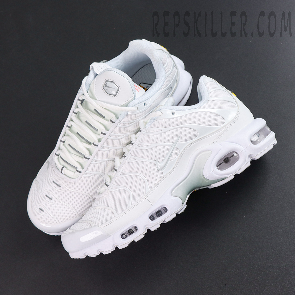 Nike Air Max Plus ‘Triple White’ top view featuring white laces, mesh construction, and silver-white TPU supports in a clean monochrome design
