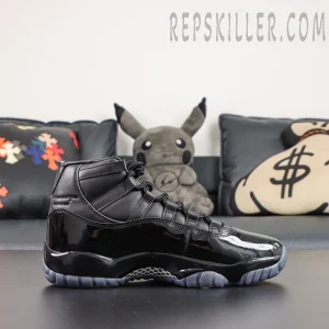 Comme des Garçons x Air Jordan 11 Retro ‘Black’ side profile featuring a black leather upper, glossy patent leather mudguard, black laces, and translucent grey outsole