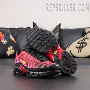 Supreme x Nike Air Max Plus TN ‘University Red’ outsole view featuring black rubber traction and Tuned Air cushioning details