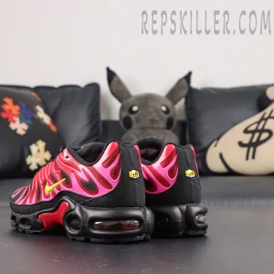 Supreme x Nike Air Max Plus TN ‘University Red’ heel view featuring black and red colorway with Tuned Air cushioning and Supreme collaboration details