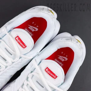 Supreme x Nike Air Max Plus TN ‘White’ tongue and insole detail featuring the red Supreme Box Logo and Nike Air branding