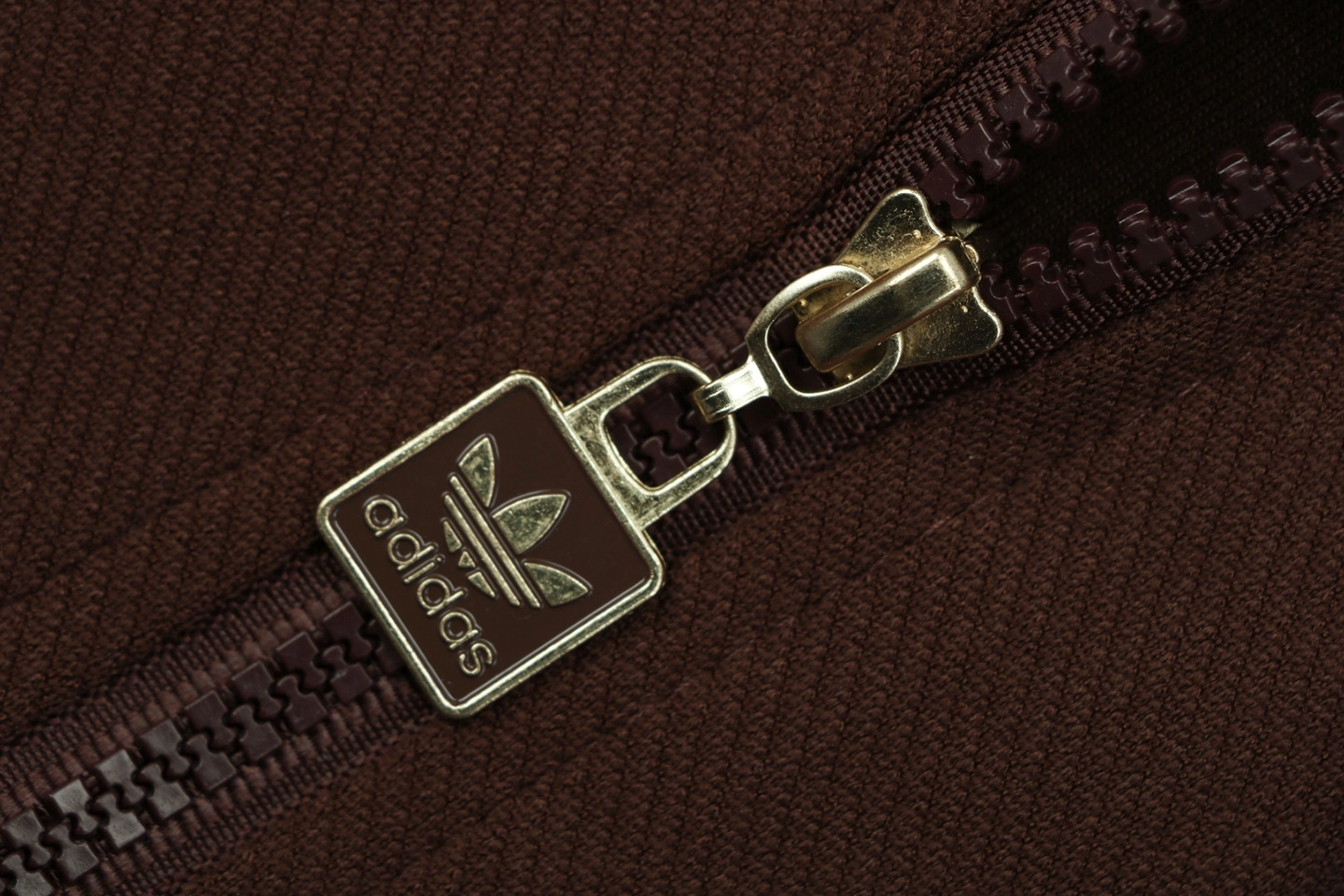 Adidas Originals Trefoil 3-Stripes Colorblock Track Jacket Brown Zipper puller