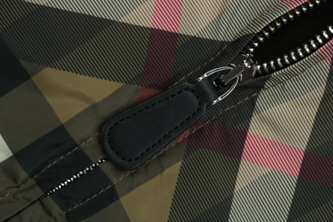 Burberry Check Hooded Jacket Zipper puller