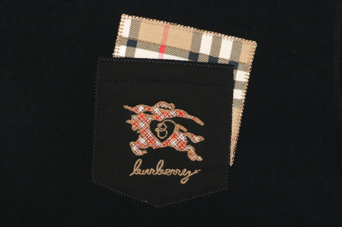Burberry Check Patch Pocket Equestrian Knight Sweatshirt Black Front Pocket
