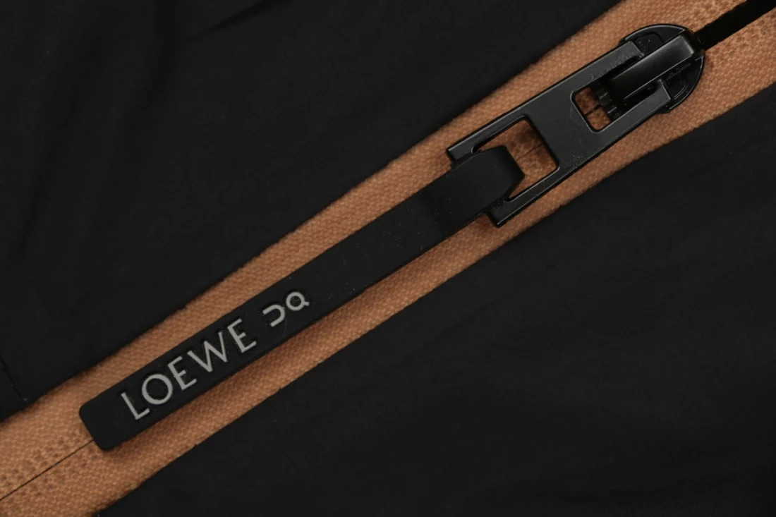 Loewe x On Logo Waterproof Hooded Jacket Zipper puller