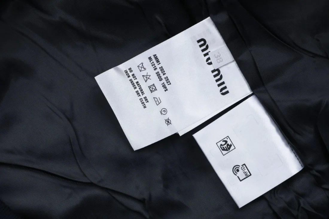 MiuM Contrast-Trim Logo Zip-Up Jacket Wash label