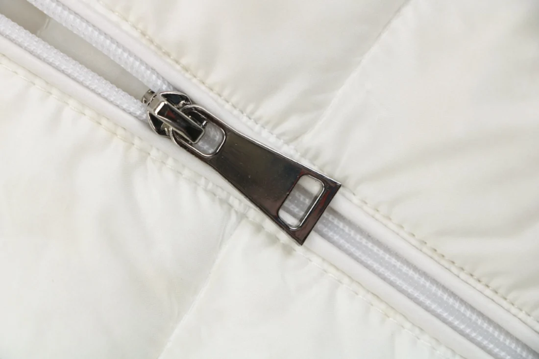 Moncler Lans Women’s Lightweight Down Puffer Jacket White Zipper puller