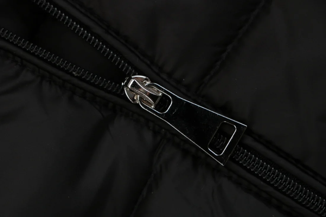 Moncler Lans Women’s Lightweight Down Puffer Jacket Black Zipper puller