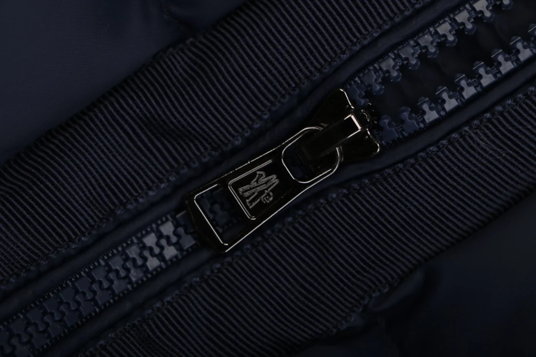 Moncler Quilted Down Knit Sleeve Hooded Jacket Navy Zipper puller